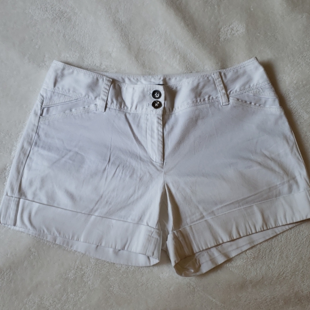 B&W White casual business shorts